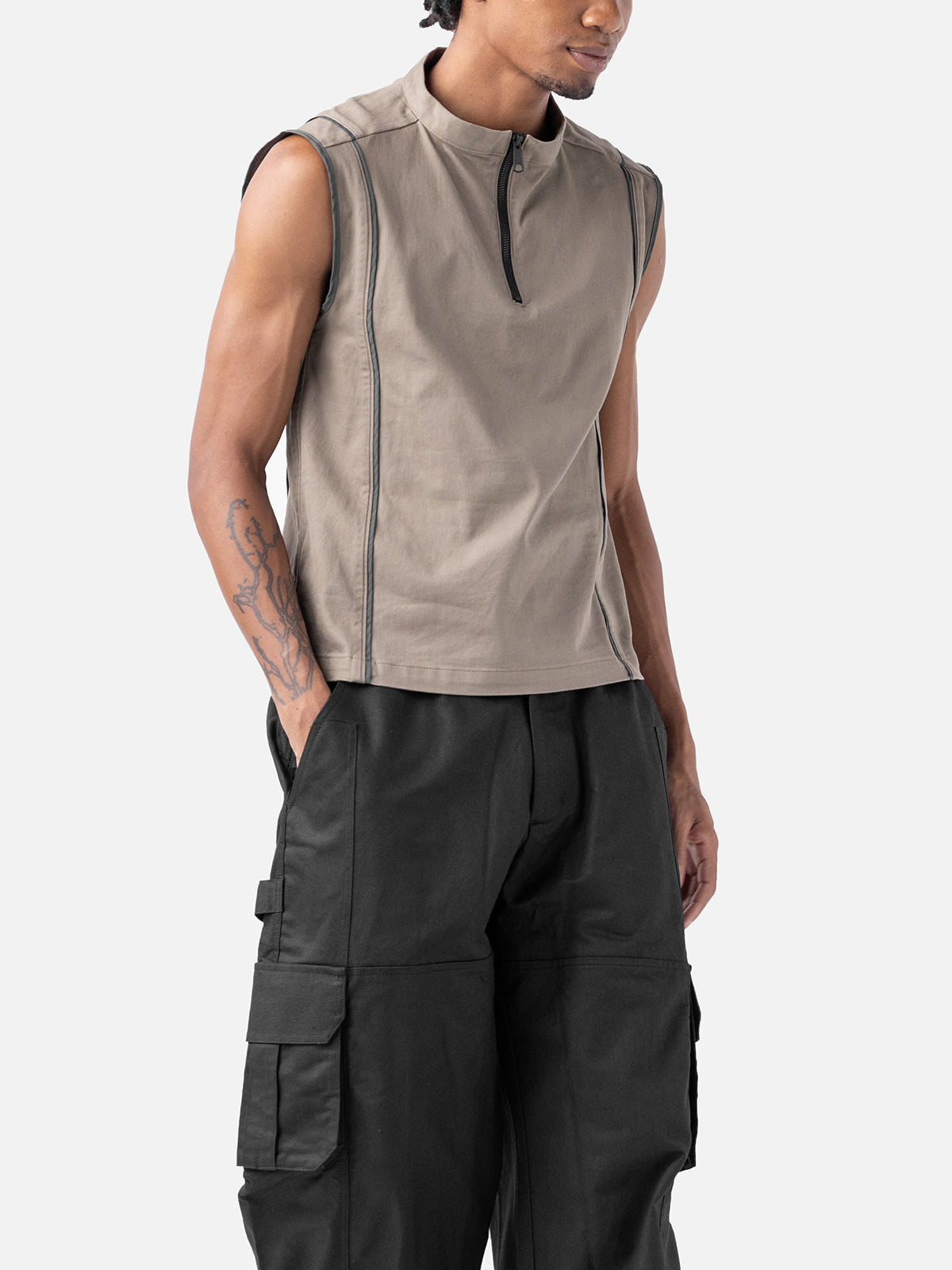 HALF-ZIP VEST