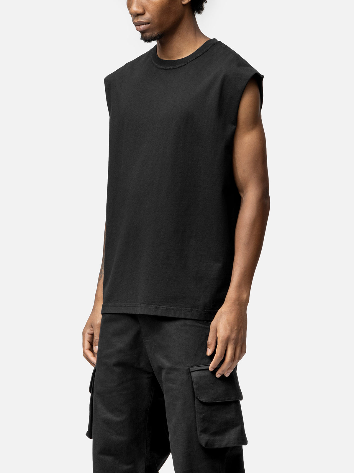 SLEEVELESS T-SHIRT