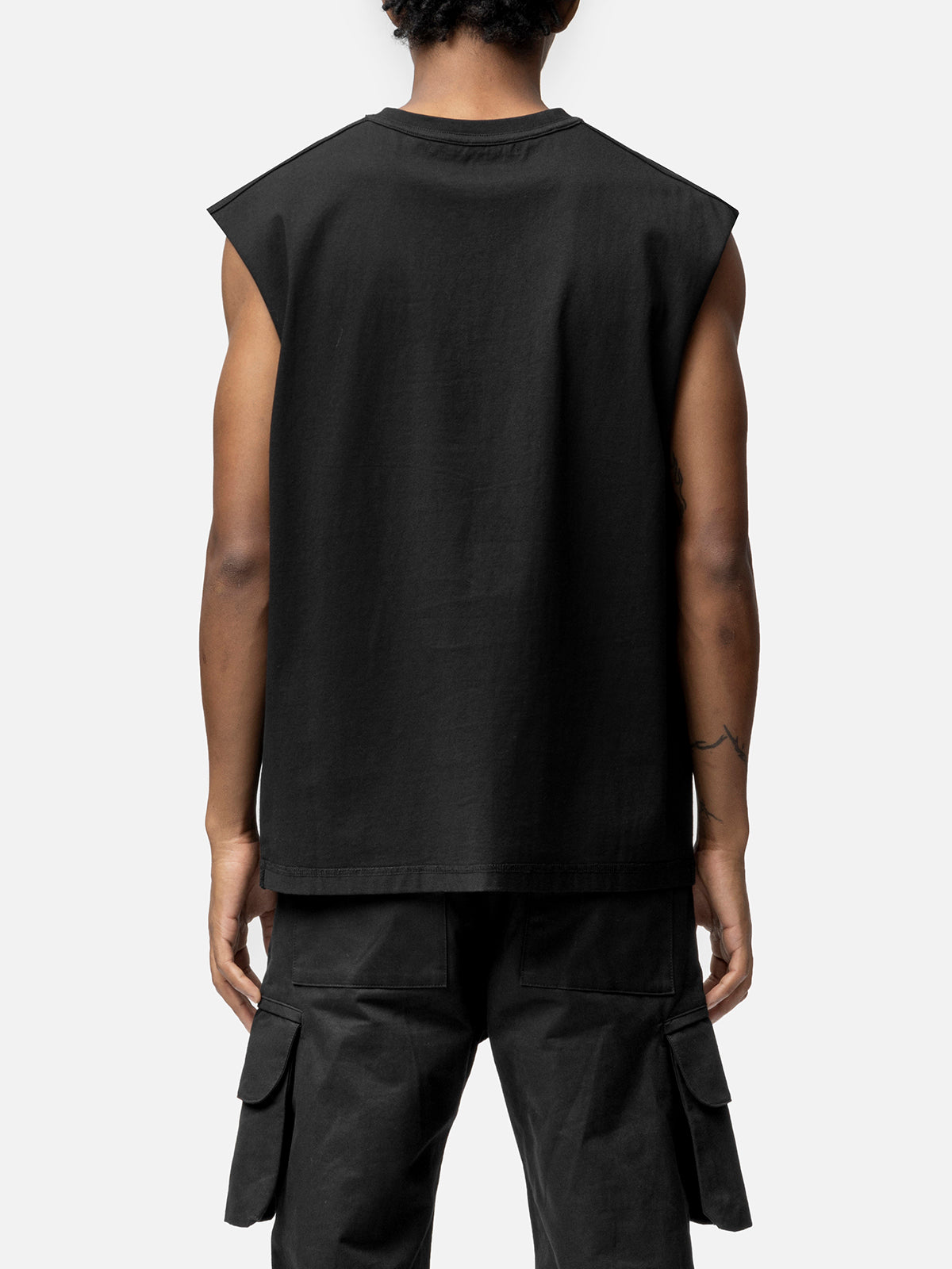 SLEEVELESS T-SHIRT