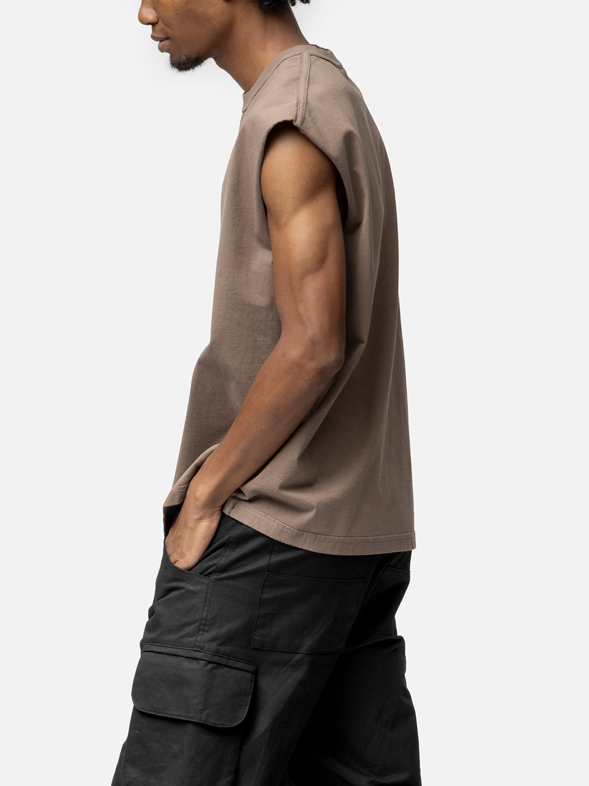 SLEEVELESS T-SHIRT