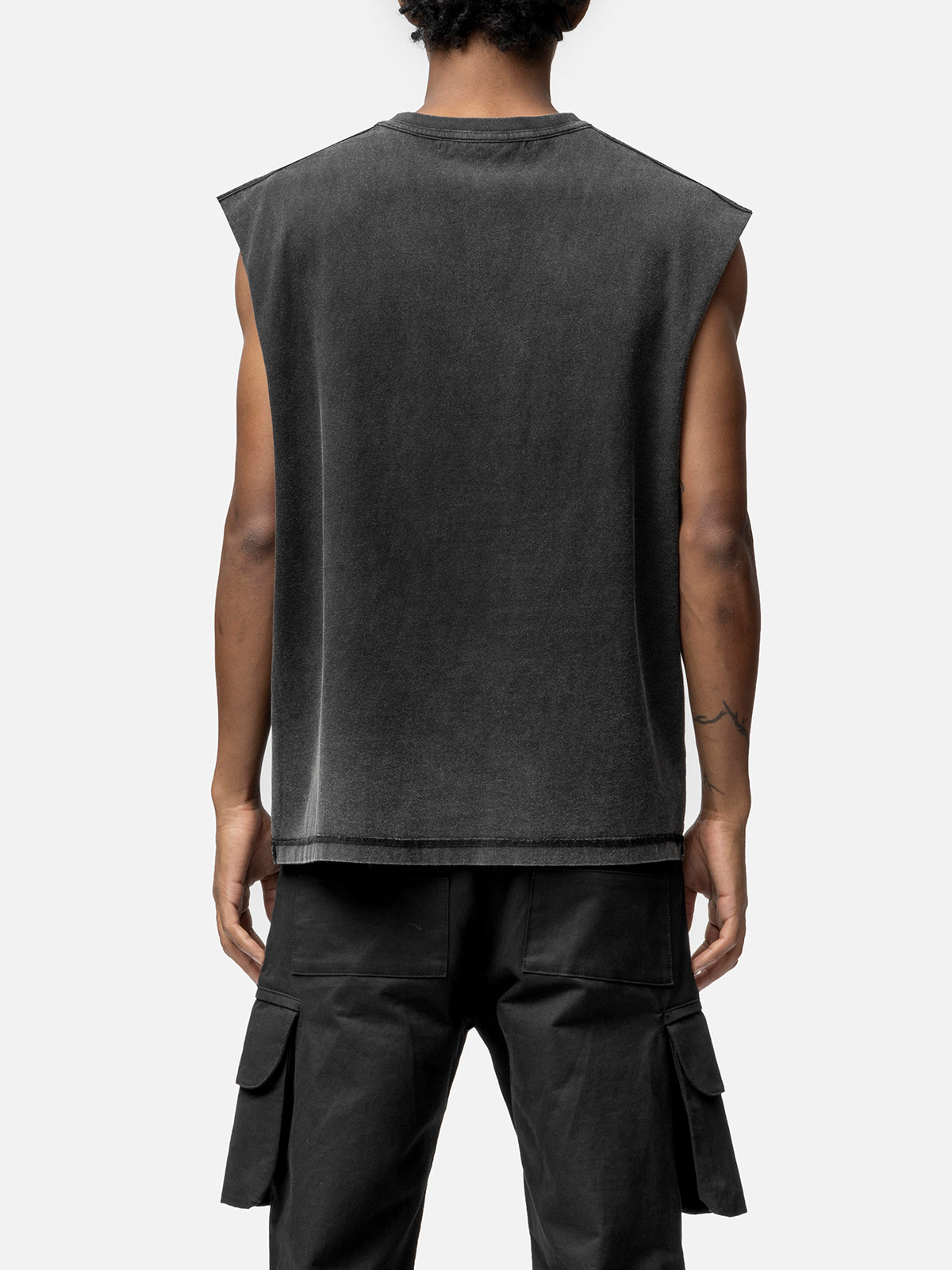 SLEEVELESS T-SHIRT