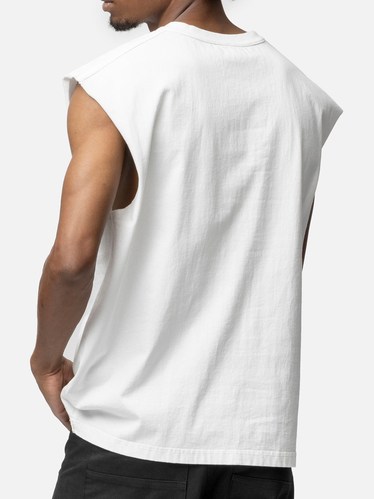 SLEEVELESS T-SHIRT
